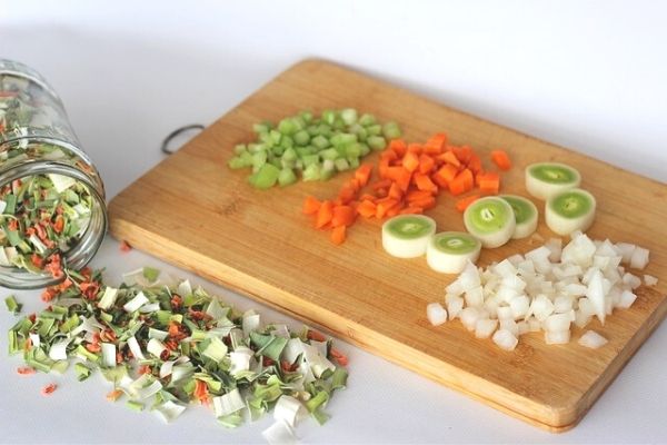 Pictorial Cutting and Chopping Techniques in the Kitchen