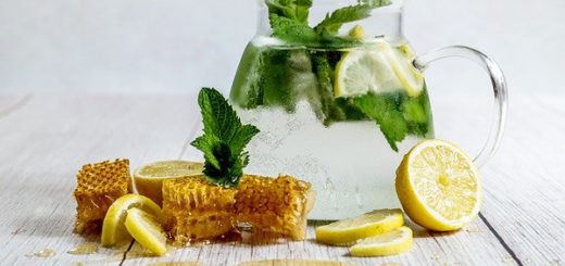 7 Benefits of Drinking Honey and Lemon Water Every Day