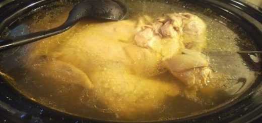 Great way to boil golden chicken, plump skin