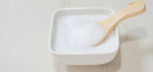 Mixing white salt with shampoo