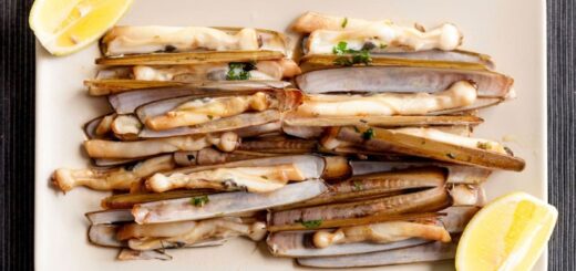 How to clean razor clams