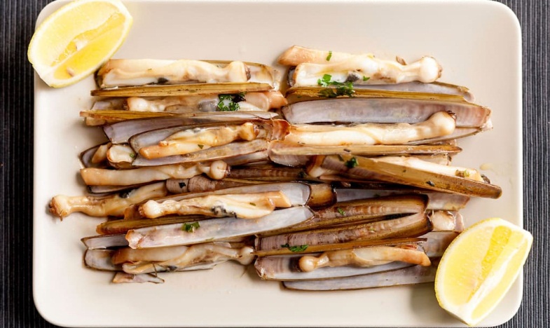 How to clean razor clams