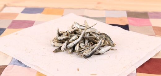 How to Clean Anchovies
