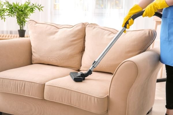 How to Wipe and Clean a Sofa